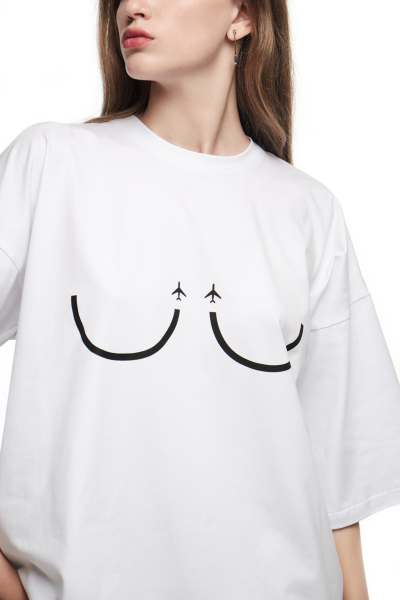 Объёмная футболка со взлетными линиями Yana Besfamilnaya  купить онлайн