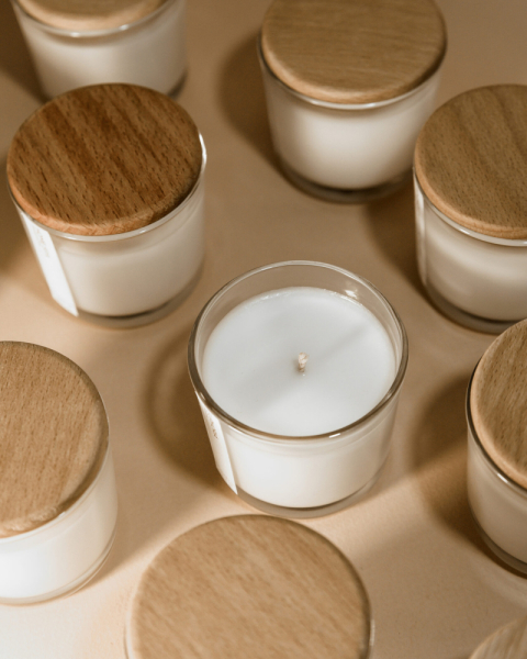Ароматическая свеча BASE, аромат "Свежее белье" INCANDLESS  купить онлайн