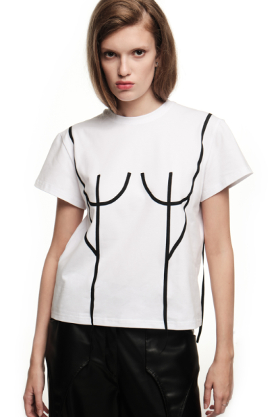 Базовая футболка с черными декоративными элементами Yana Besfamilnaya  купить онлайн